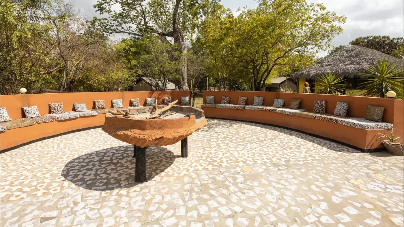 Sunken lounge around a fire pit