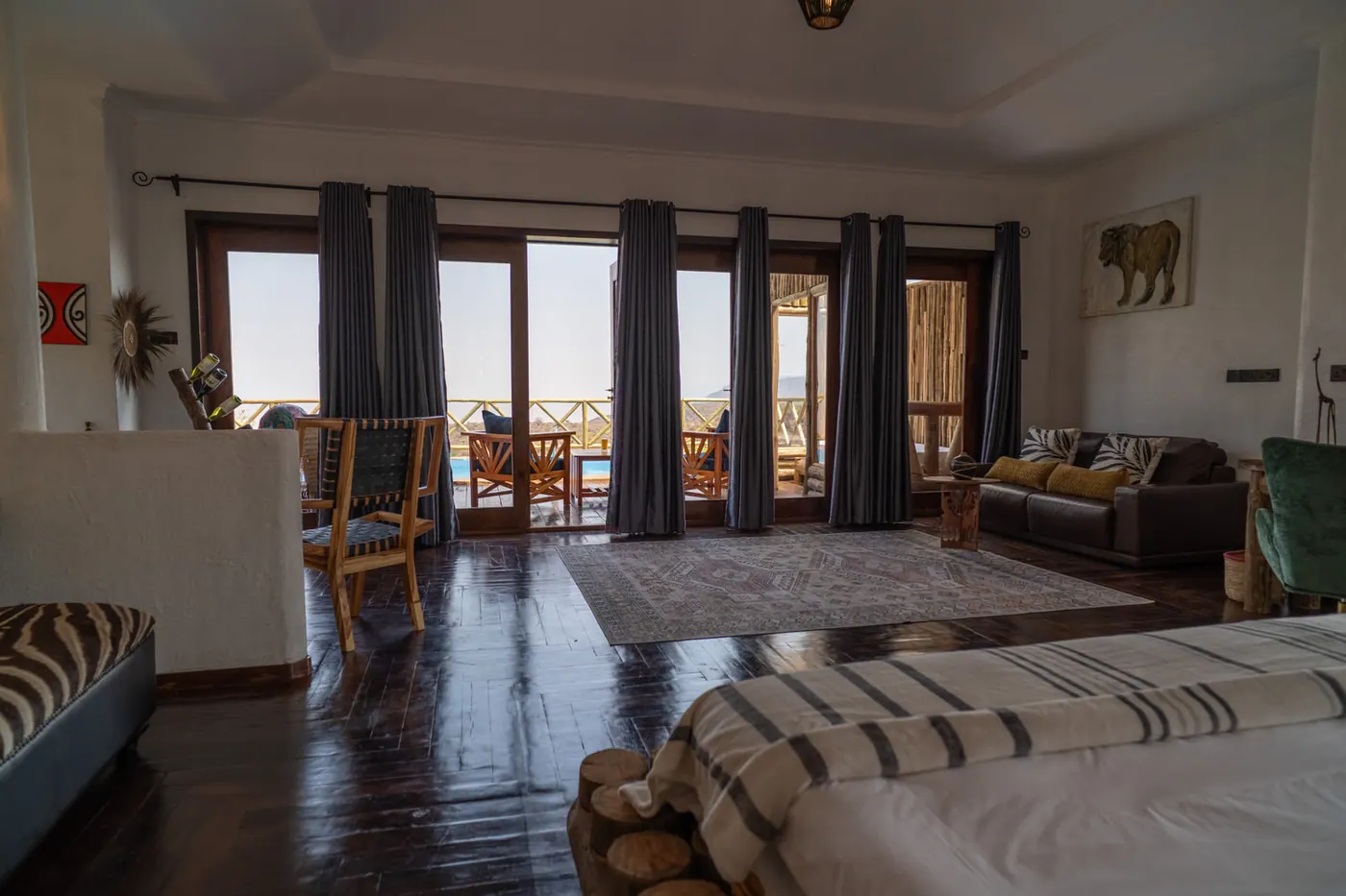 Suite doors onto the deck