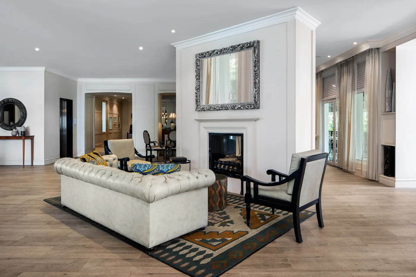 Lounge with the fireplace