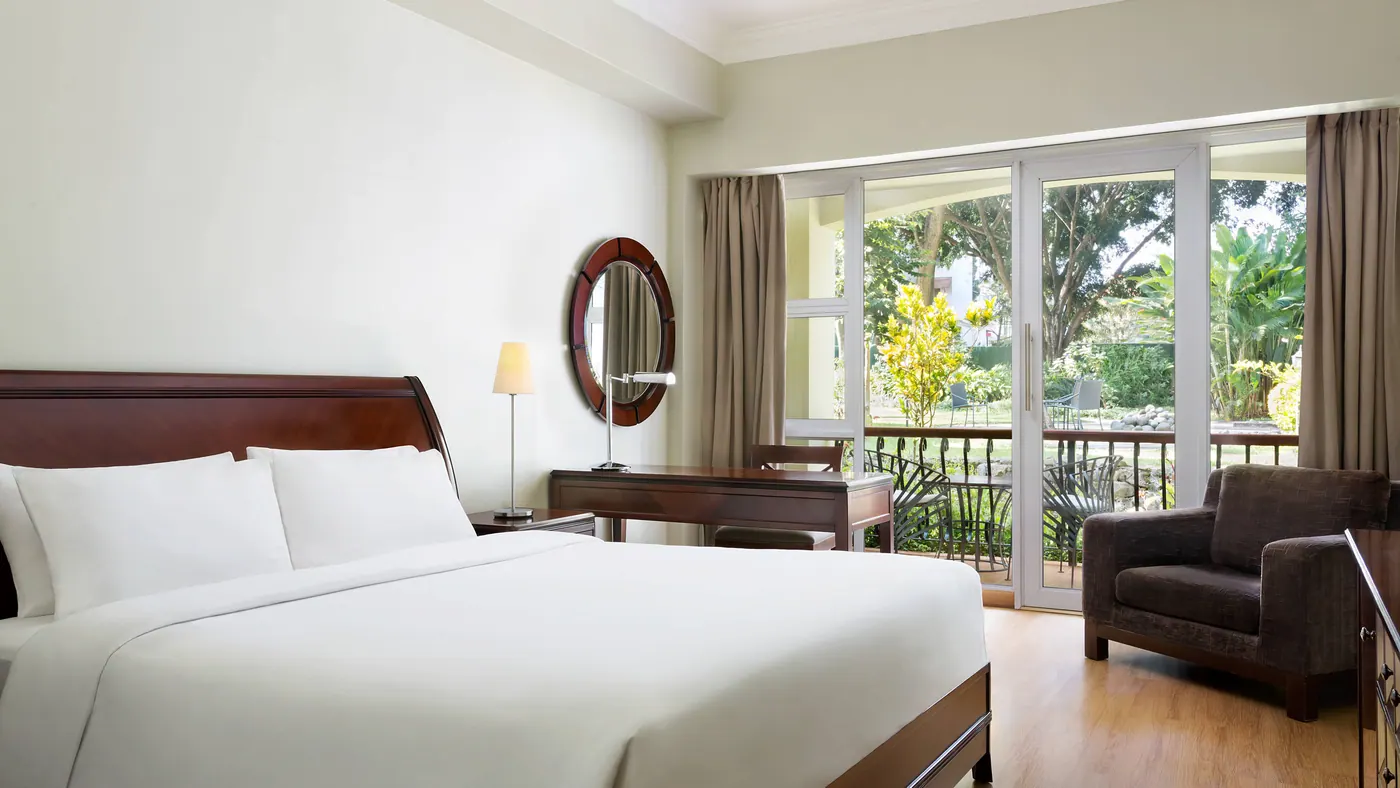 Bed, mirror and balcony