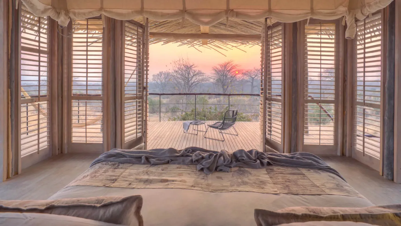 Suite bed facing the view