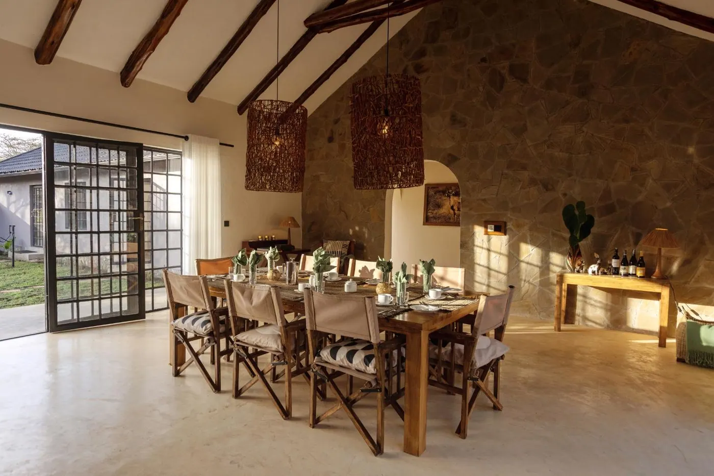 Dining room under the vaulted roof