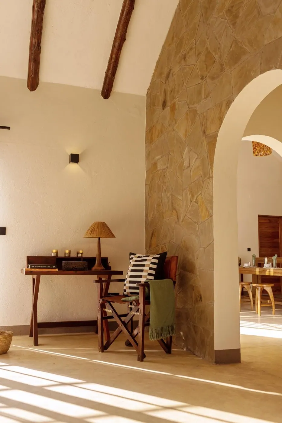 Arched hall with writing desk