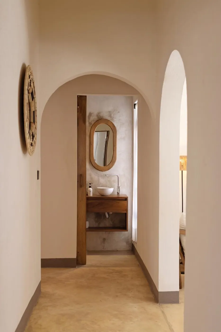 Corridor through to the bathroom