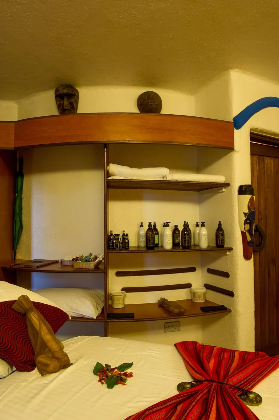 Bathroom shelving
