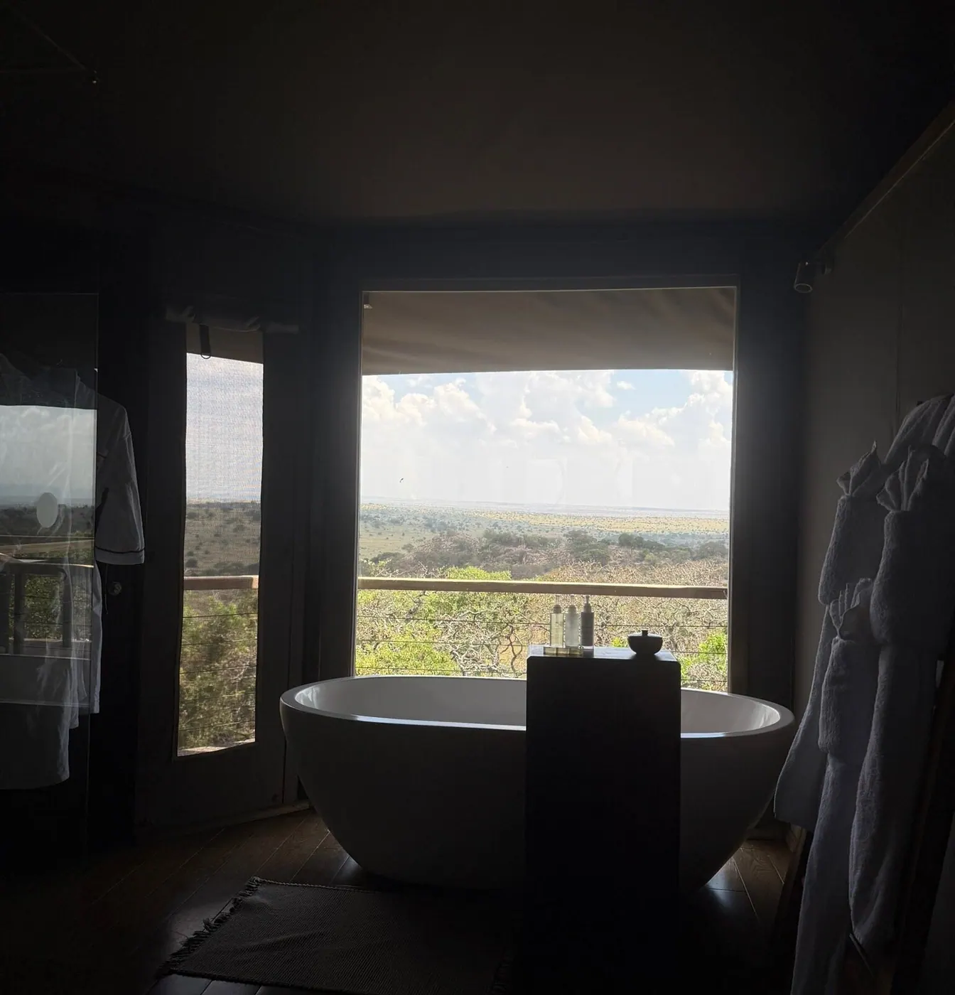 Freestanding bath at the tent window