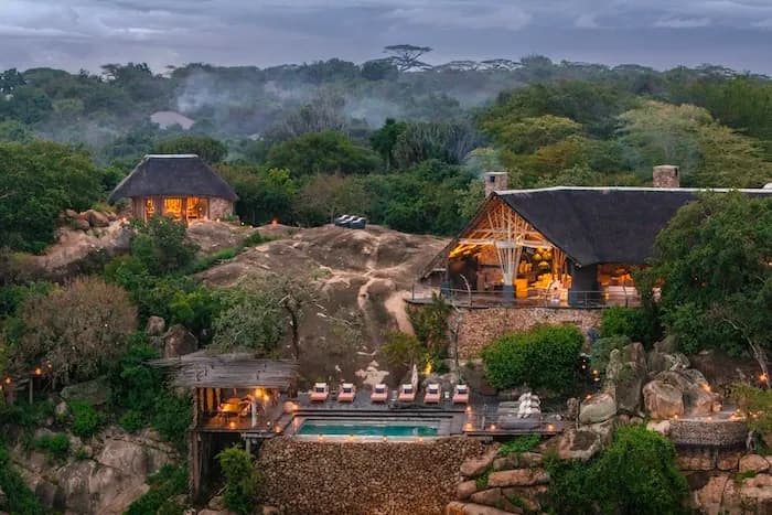 The lodge in the morning mist