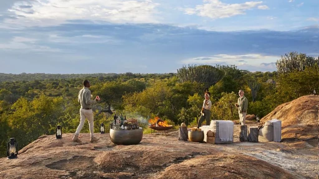 Guests at the rock viewpoint