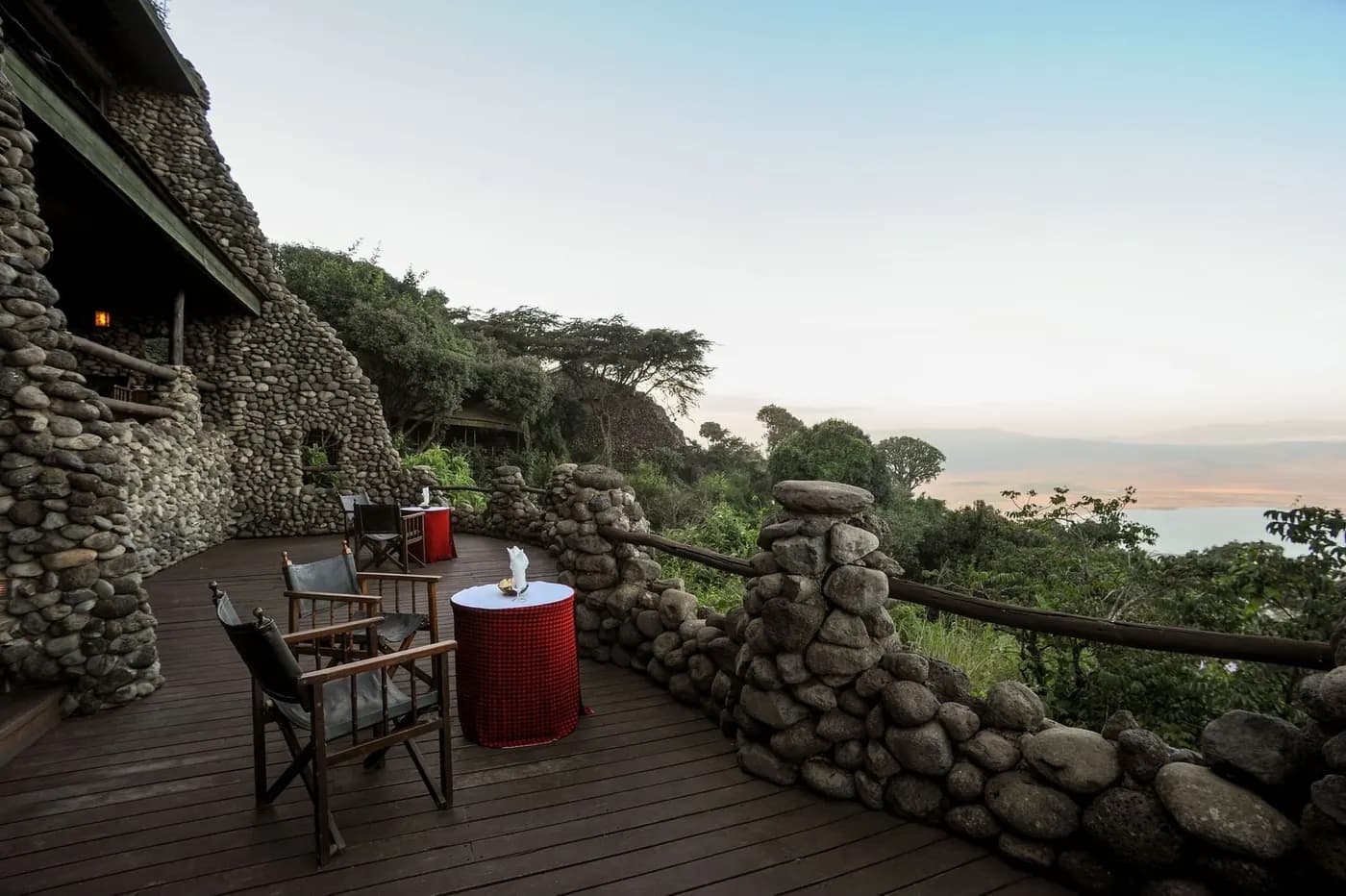 Terrace seating on the rim