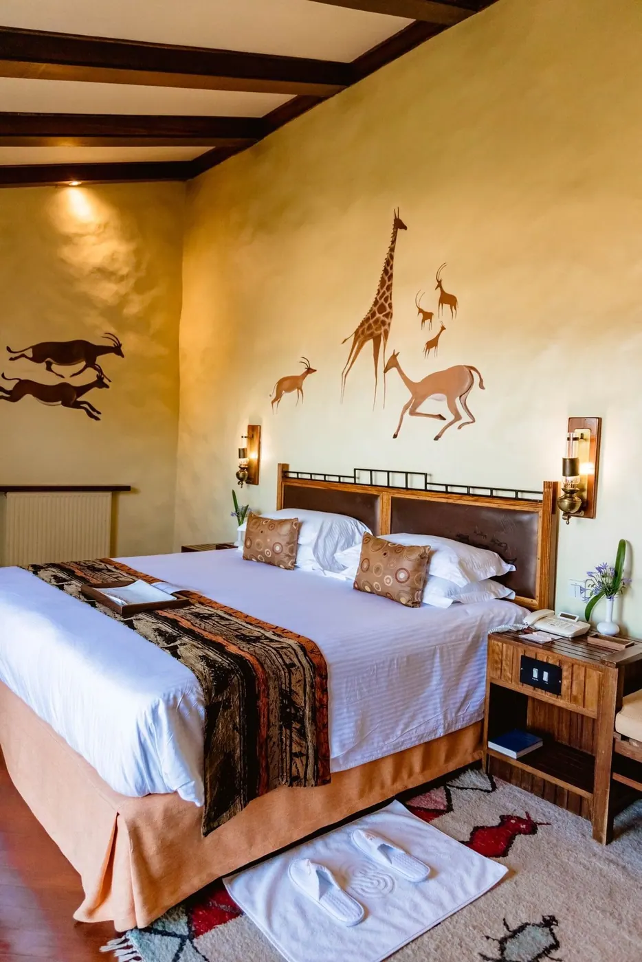 Bed with the painted frieze