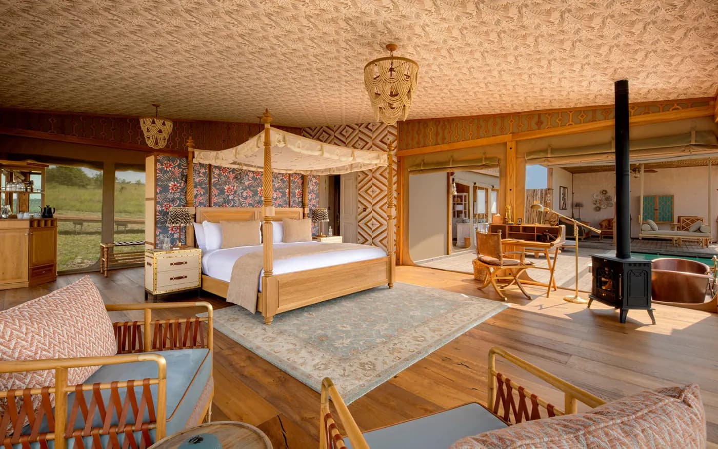 Four-poster bed in the suite