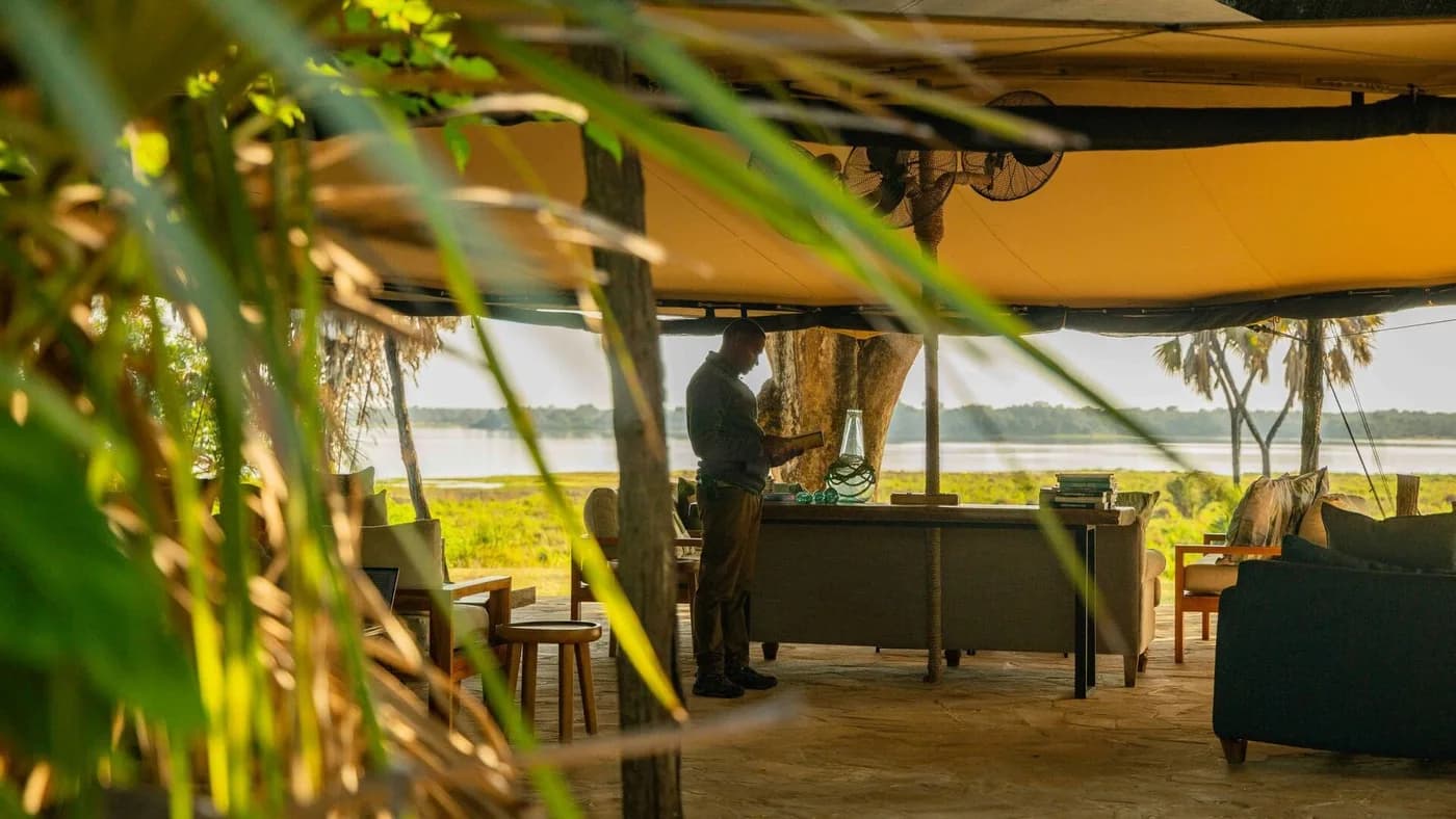 Lounge and bar looking out to the lake