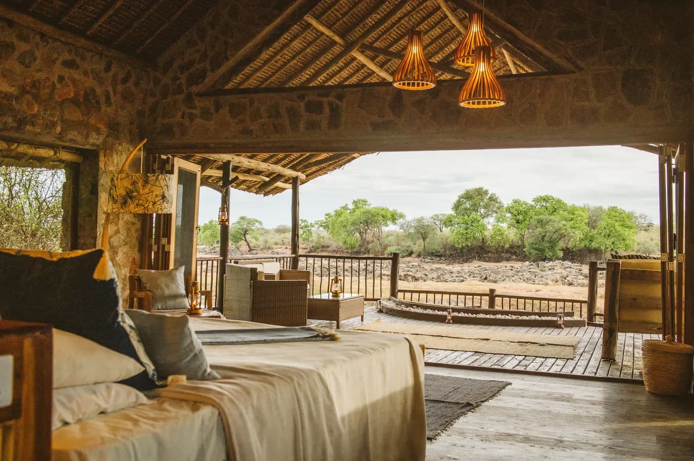 A banda bed facing the river