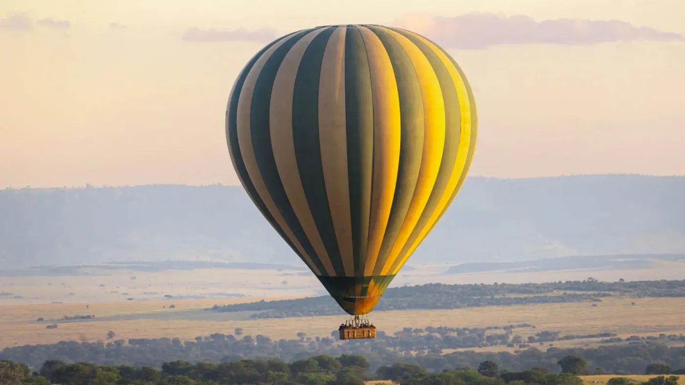 Balloon over the plains