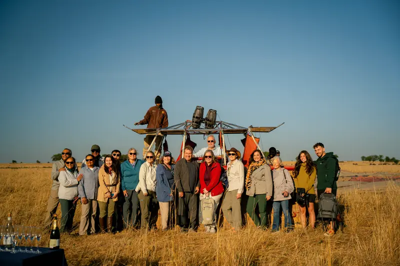 Group photo with the balloon after landing